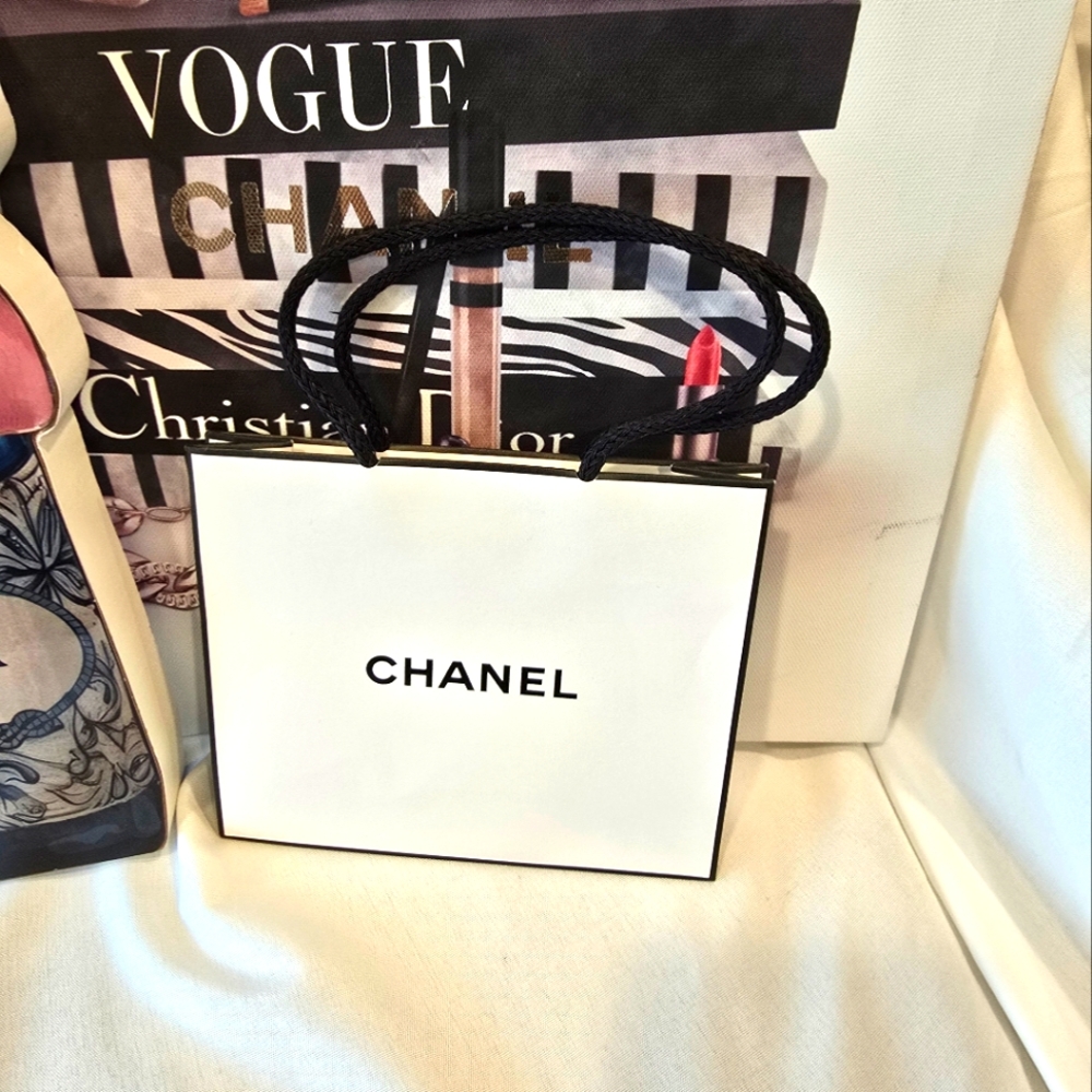 CC White and Black Gift Bag
